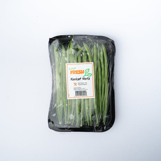A plastic tray with haricot beans wrapped in shrink wrap with a white label.
