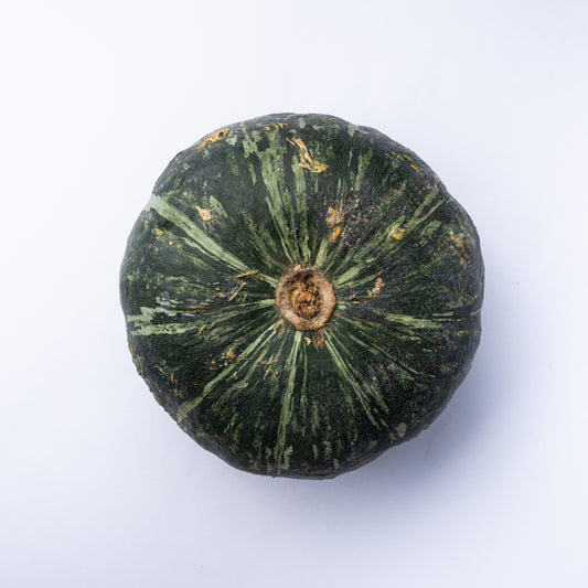 A green Kabocha Squash 1-1.8kg.