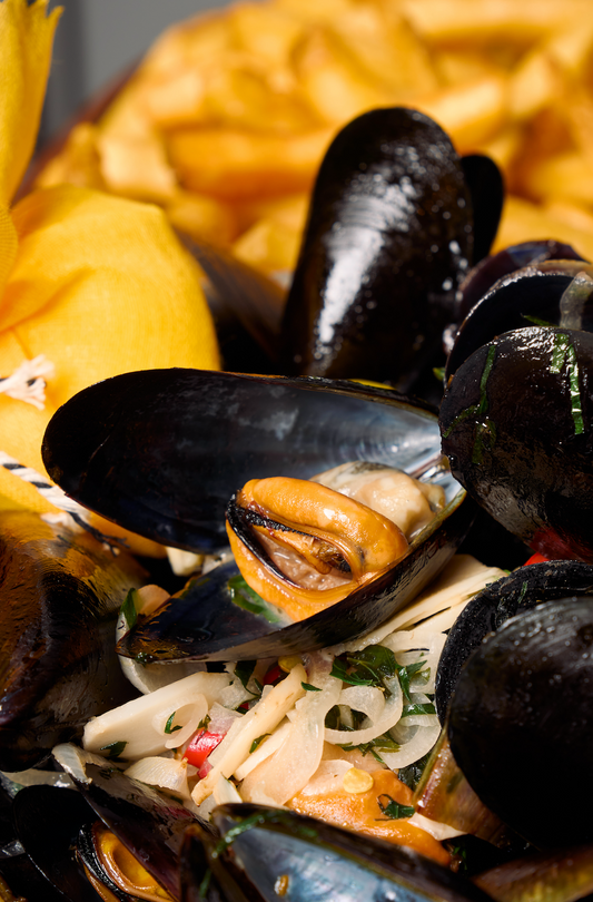 BOTTOMLESS MUSSELS & CHIPS