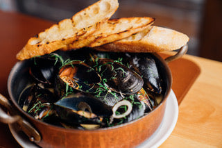 Mussels with Garlic & Sauvignon Blanc
